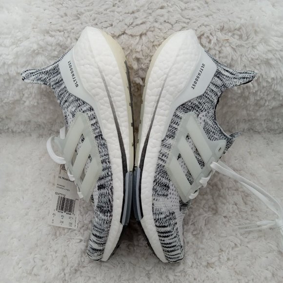 Adidas Running Shoes Womens 6 UltraBoost 21 Oreo White Black Sneakers GV7712 - Picture 5 of 9
